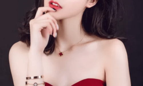 女主播與土豪共進晚餐的獨特瞬間，一場網(wǎng)絡(luò)熱議的焦點