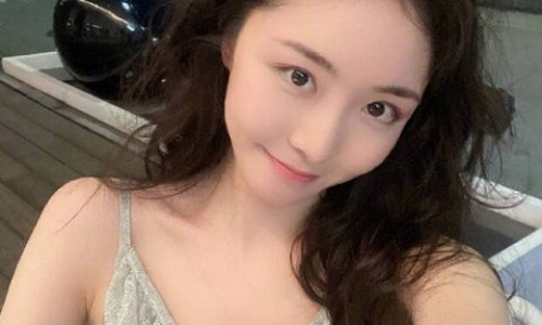 美女主播的瓜子種植之旅，從種子到收獲的美好瞬間