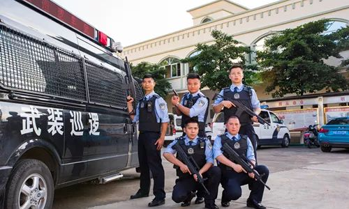 警服照片曝光背后的故事，公眾關(guān)注與責任擔當?shù)奶接? class=