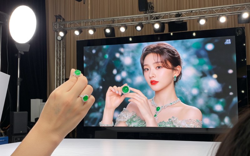 翡翠抖音直播，女主播的璀璨舞臺