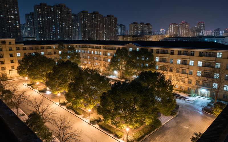 深夜成人福利院:溫暖港灣，成人福利院中的深夜燈火