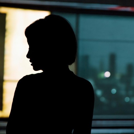 鏡頭內外，曩陽電視臺女主播的光影人生
